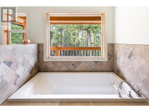 2078 Huckleberry Road, Kelowna, BC - Indoor Photo Showing Bathroom