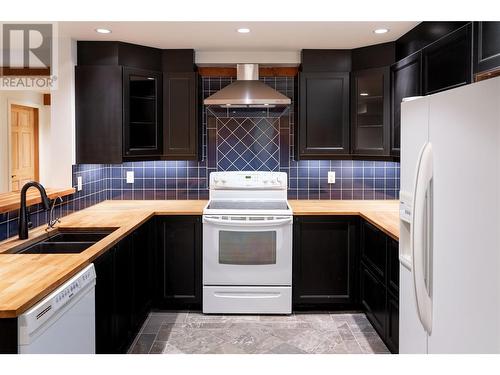 2078 Huckleberry Road, Kelowna, BC - Indoor Photo Showing Kitchen With Double Sink