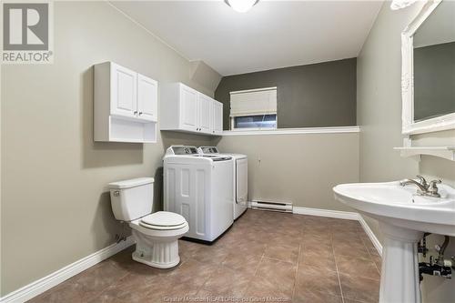 39 Raphael St, Dieppe, NB - Indoor Photo Showing Laundry Room