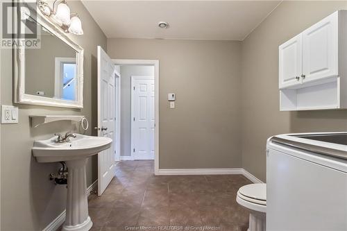 39 Raphael St, Dieppe, NB - Indoor Photo Showing Laundry Room