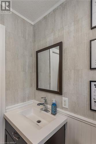88 Gladstone Avenue, North Bay, ON - Indoor Photo Showing Bathroom