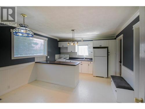 1105 118 Avenue, Dawson Creek, BC - Indoor Photo Showing Kitchen