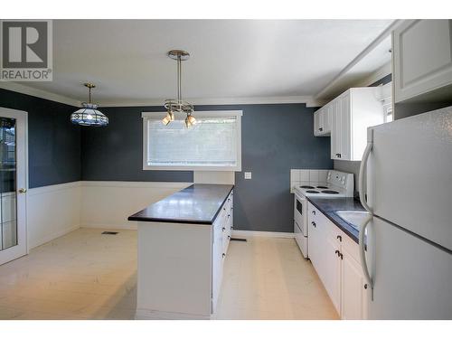 1105 118 Avenue, Dawson Creek, BC - Indoor Photo Showing Kitchen