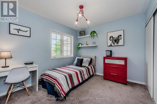 111 Wheatland Drive, Cambridge, ON - Indoor Photo Showing Bedroom