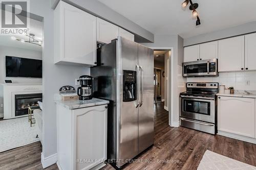 111 Wheatland Drive, Cambridge, ON - Indoor Photo Showing Kitchen