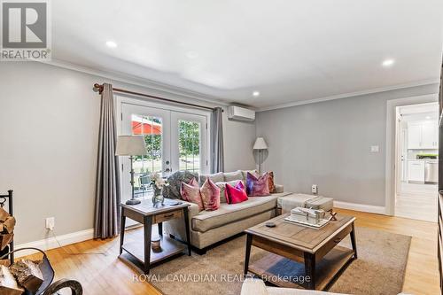 1012 Mill Street, Muskoka Lakes, ON - Indoor Photo Showing Living Room