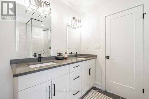 29 Velvet Court, Hamilton, ON - Indoor Photo Showing Bathroom