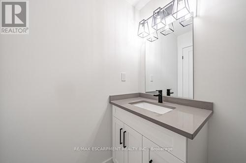 29 Velvet Court, Hamilton, ON - Indoor Photo Showing Bathroom