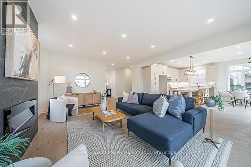 29 Velvet Court, Hamilton, ON - Indoor Photo Showing Living Room