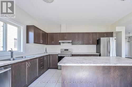 214 Mccabe Avenue N, Welland, ON - Indoor Photo Showing Kitchen With Stainless Steel Kitchen With Double Sink With Upgraded Kitchen
