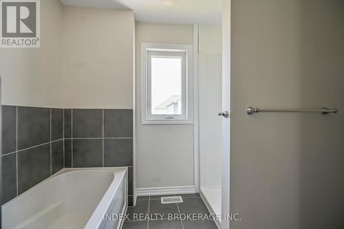 214 Mccabe Avenue N, Welland, ON - Indoor Photo Showing Bathroom