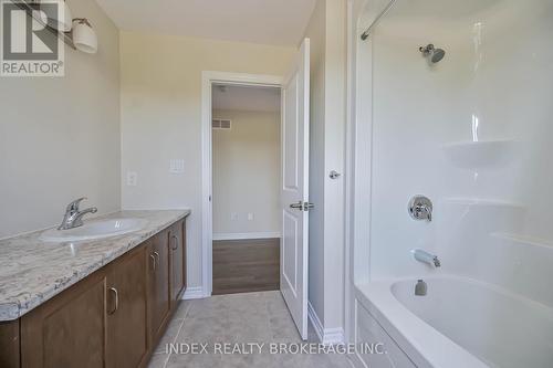 214 Mccabe Avenue N, Welland, ON - Indoor Photo Showing Bathroom