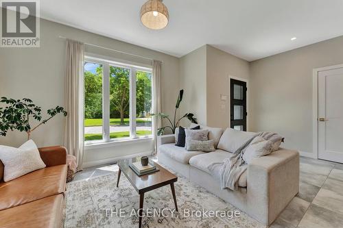 21 North Street, Aylmer, ON - Indoor Photo Showing Living Room