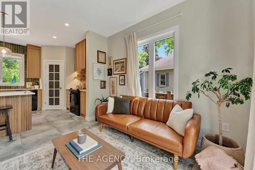 21 North Street, Aylmer, ON - Indoor Photo Showing Living Room