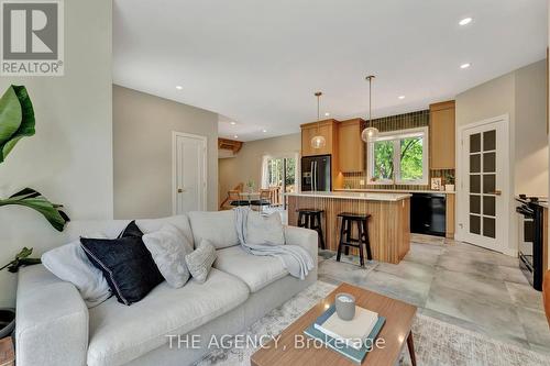 21 North Street, Aylmer, ON - Indoor Photo Showing Living Room