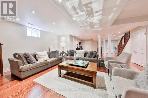 585 Hancock Way, Mississauga, ON - Indoor Photo Showing Living Room