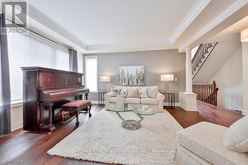 585 Hancock Way, Mississauga, ON - Indoor Photo Showing Living Room