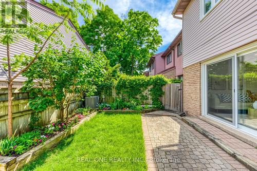 30 - 1580 Lancaster Drive, Oakville, ON 