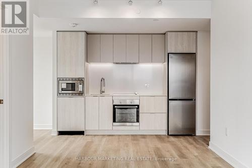 1002 - 86 Dundas Street E, Mississauga, ON - Indoor Photo Showing Kitchen