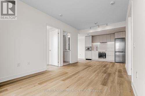 1002 - 86 Dundas Street E, Mississauga, ON - Indoor Photo Showing Kitchen