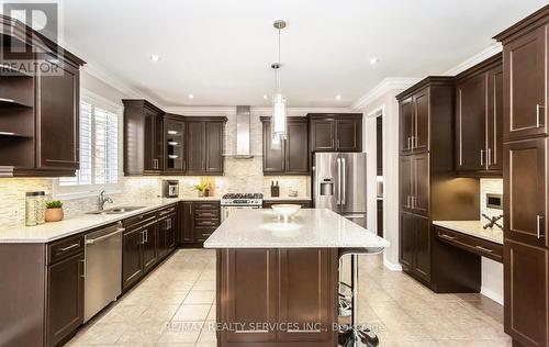 409 Coombs Court, Milton, ON - Indoor Photo Showing Kitchen With Upgraded Kitchen
