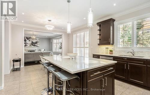 409 Coombs Court, Milton, ON - Indoor Photo Showing Kitchen With Upgraded Kitchen