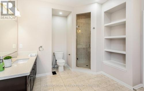 409 Coombs Court, Milton, ON - Indoor Photo Showing Bathroom