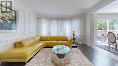 3196 Carding Mill Trail, Oakville, ON - Indoor Photo Showing Living Room