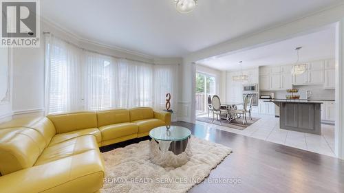 3196 Carding Mill Trail, Oakville, ON - Indoor Photo Showing Living Room