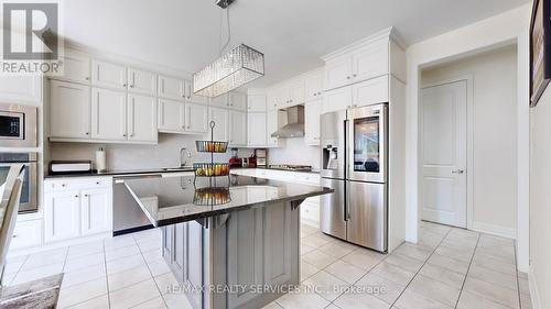 3196 Carding Mill Trail, Oakville, ON - Indoor Photo Showing Kitchen With Upgraded Kitchen