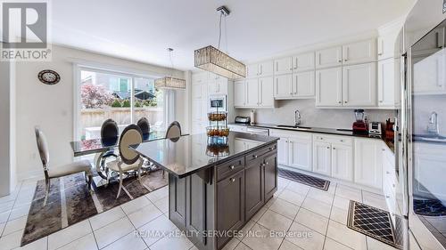 3196 Carding Mill Trail, Oakville, ON - Indoor Photo Showing Kitchen With Upgraded Kitchen