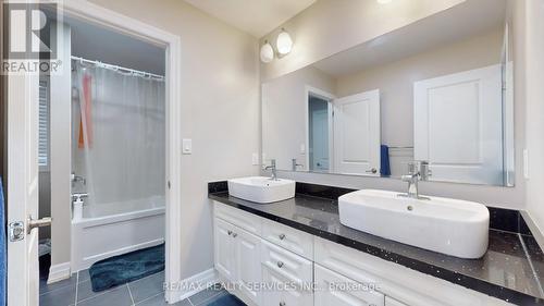 3196 Carding Mill Trail, Oakville, ON - Indoor Photo Showing Bathroom