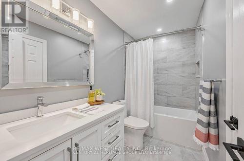 30 Fraser Avenue, New Tecumseth, ON - Indoor Photo Showing Bathroom