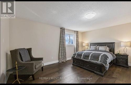 30 Fraser Avenue, New Tecumseth, ON - Indoor Photo Showing Bedroom