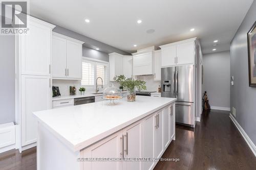 23 Warman Street, New Tecumseth, ON - Indoor Photo Showing Kitchen With Upgraded Kitchen