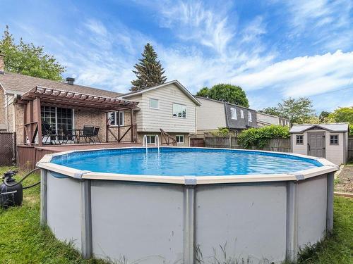 Piscine - 6880 Rue Messier, Brossard, QC 