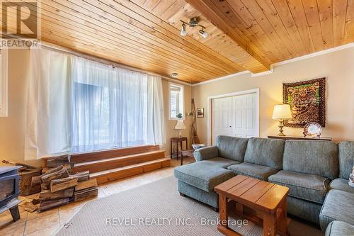 64 Wahnekewening Drive, Tiny, ON - Indoor Photo Showing Living Room