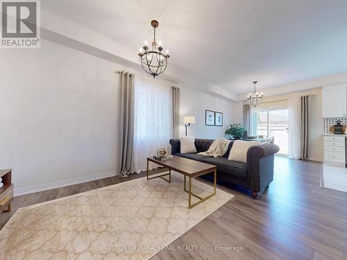 39 Bedford Estates Crescent, Barrie, ON - Indoor Photo Showing Living Room