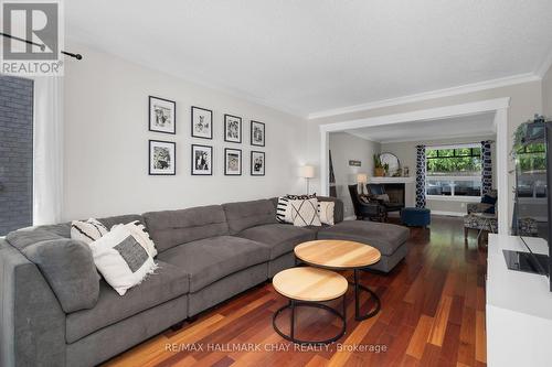 70 Girdwood Drive, Barrie, ON - Indoor Photo Showing Living Room