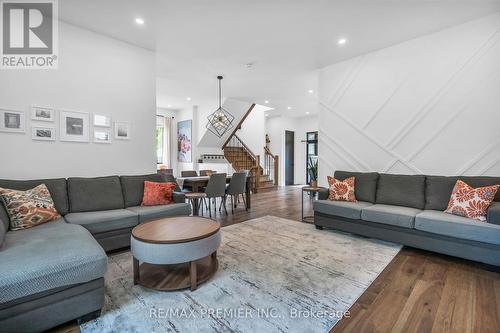 4 Bertha Avenue, Toronto (Clairlea-Birchmount), ON - Indoor Photo Showing Living Room