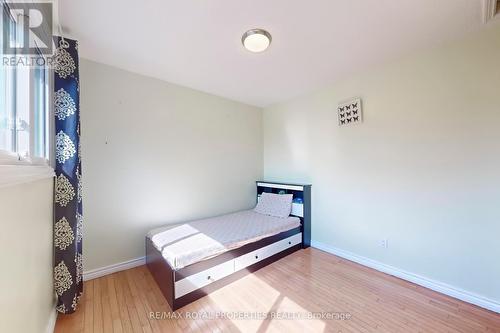 414 Grange Court, Oshawa, ON - Indoor Photo Showing Bedroom