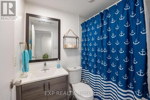 26 Trott Square, Toronto, ON - Indoor Photo Showing Bathroom