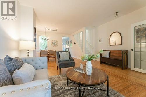 131 Ashdale Avenue, Toronto, ON - Indoor Photo Showing Living Room