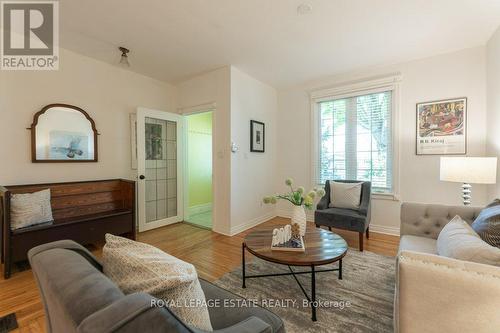 131 Ashdale Avenue, Toronto, ON - Indoor Photo Showing Living Room