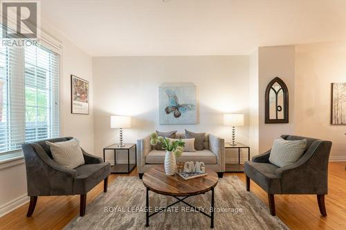 131 Ashdale Avenue, Toronto, ON - Indoor Photo Showing Living Room