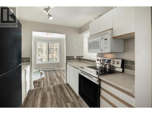 669 Houghton Road Unit# 206, Kelowna, BC - Indoor Photo Showing Kitchen