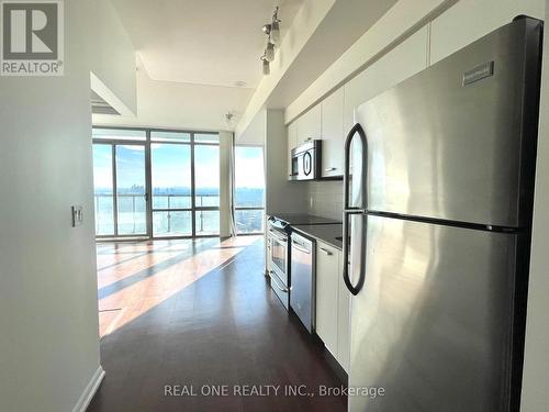 3901 - 832 Bay Street, Toronto, ON - Indoor Photo Showing Kitchen With Upgraded Kitchen