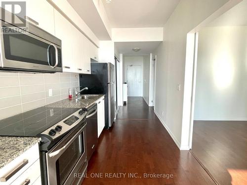 3901 - 832 Bay Street, Toronto, ON - Indoor Photo Showing Kitchen With Upgraded Kitchen