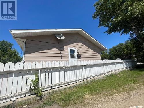 303 21 Highway S, Maple Creek, SK - Outdoor