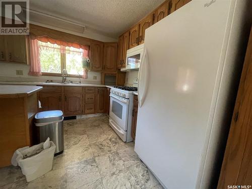 303 21 Highway S, Maple Creek, SK - Indoor Photo Showing Kitchen